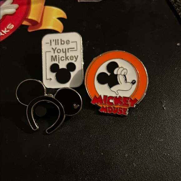 Mickey Mouse pins - Black and Orange - Picture 1 of 2